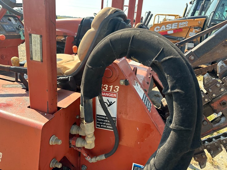 2004-ditch-witch-3700-image-16