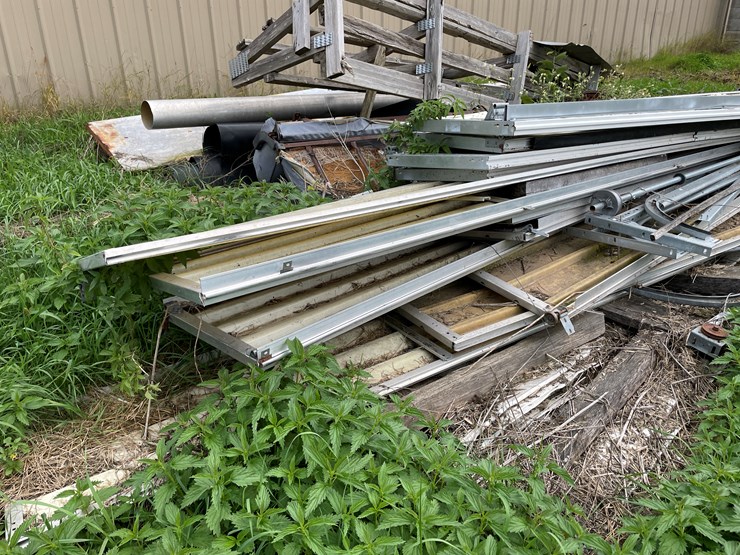 #7126-•-pile-of-used-garage-doors,-sheet-metal-and-more-image-10