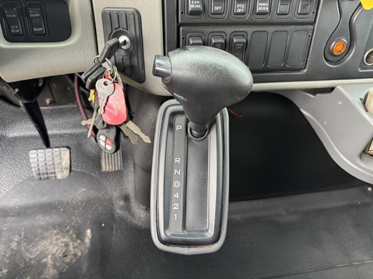 2017-international-durastar-4300-image-46