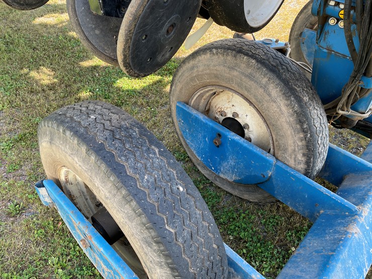 kinze-2300-image-12