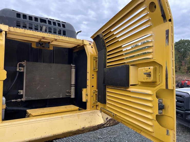komatsu-pc270-lc-image-35