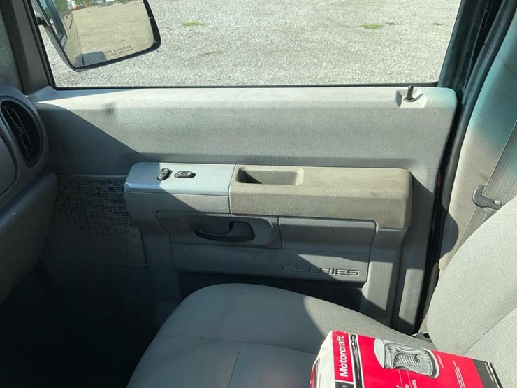 2000-ford-e350-image-65