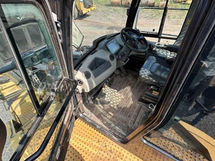 caterpillar-745-image-73