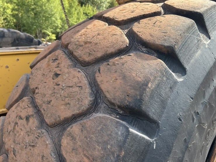 caterpillar-745-image-110