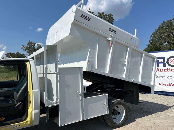 2012-ford-f550-image-24