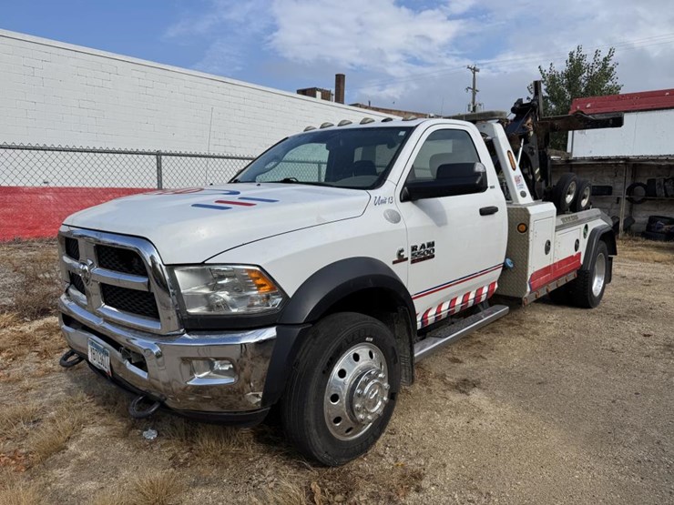 2017-ram-5500-slt-image-1