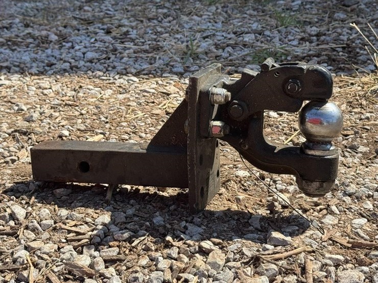2-5/16-in-pintle-&-ball-hitch-image-2