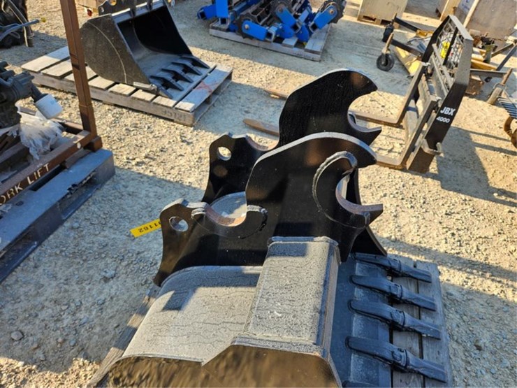 #1162-•-kubota-kx080-35"-excavator-bucket-image-9