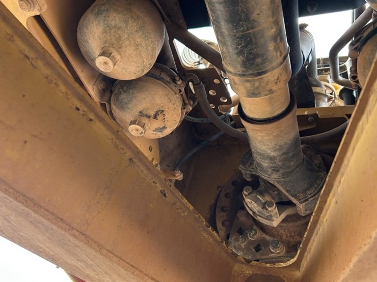caterpillar-745-image-26