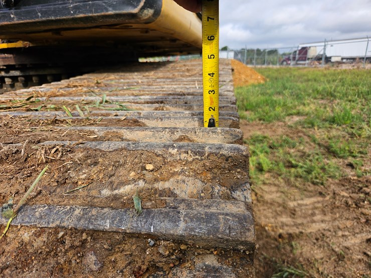 2017-caterpillar-336f-image-80