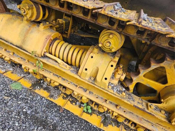 2013-caterpillar-d6-image-17