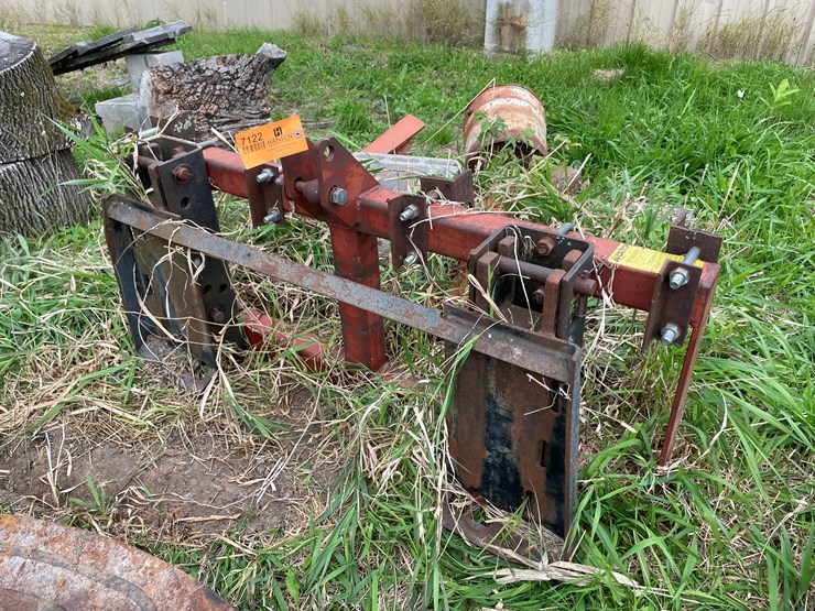 #7122-•-universal-skid-steer-mount-image-1