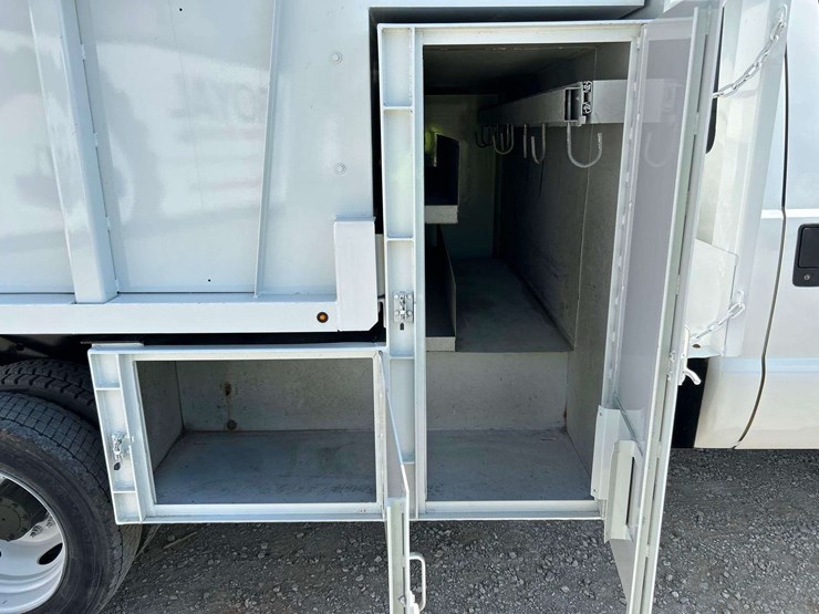 2012-ford-f550-image-23