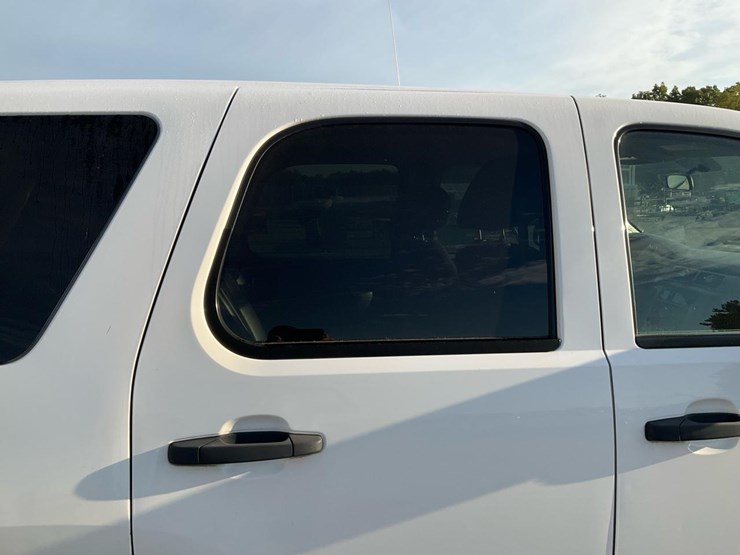 2012-chevrolet-tahoe-image-30