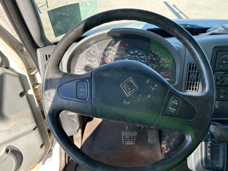 2005-international-durastar-4200-image-13