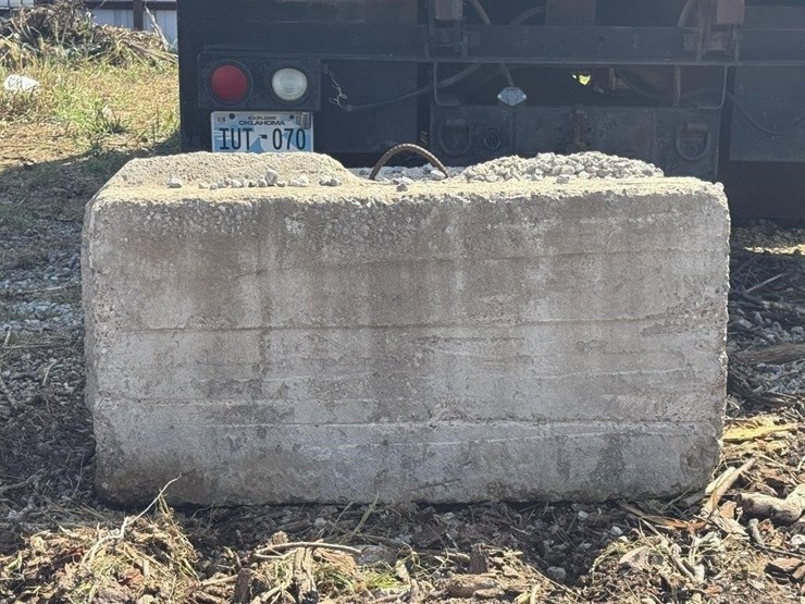 stackable-concrete-barrier-block-image-1
