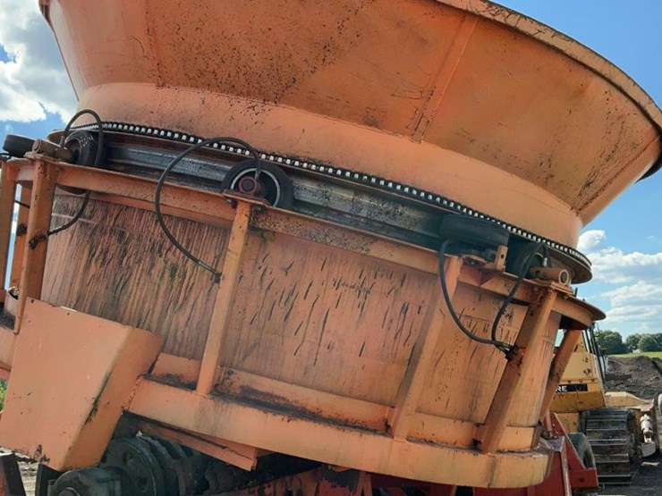 john-deere-12-image-66