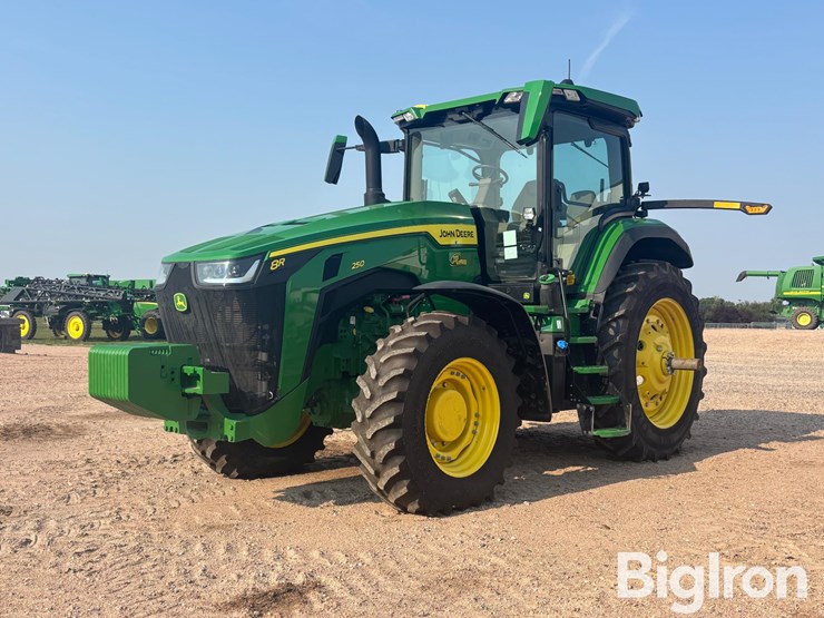 2024-john-deere-8r-250-image-1