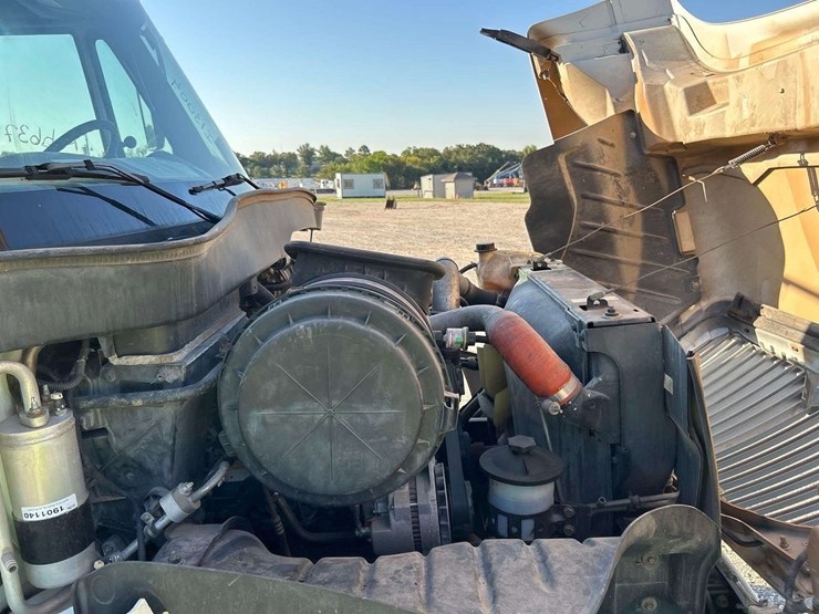 2005-international-durastar-4200-image-9