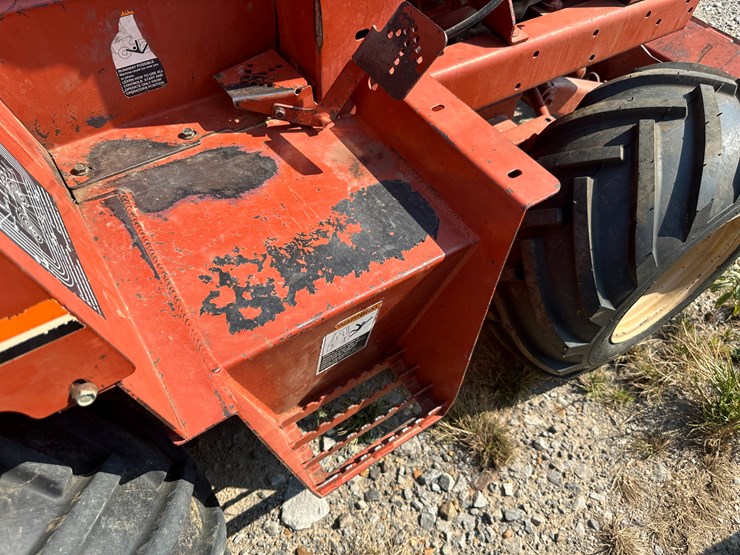 2004-ditch-witch-3700-image-27