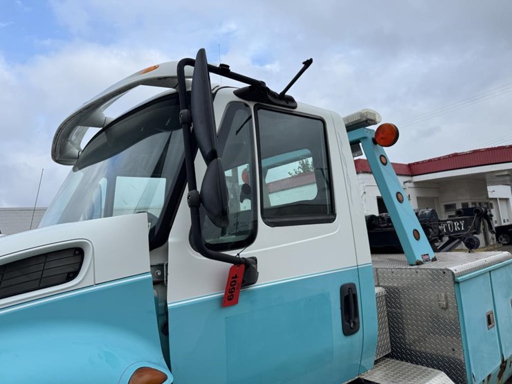 2004-international-durastar-4400-image-10