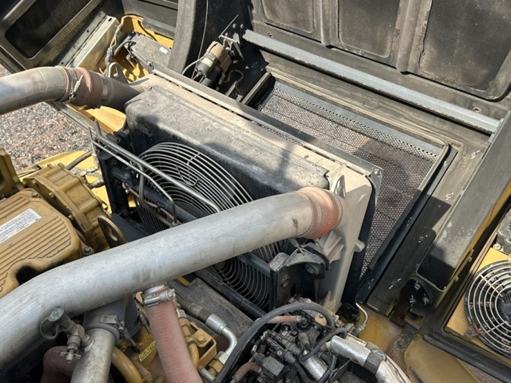 caterpillar-745-image-56