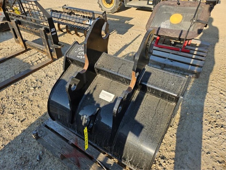 #1162-•-kubota-kx080-35"-excavator-bucket-image-10