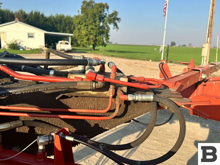 new-holland-216-image-14