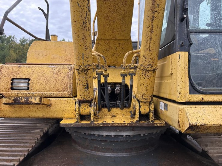 komatsu-pc270-lc-image-25