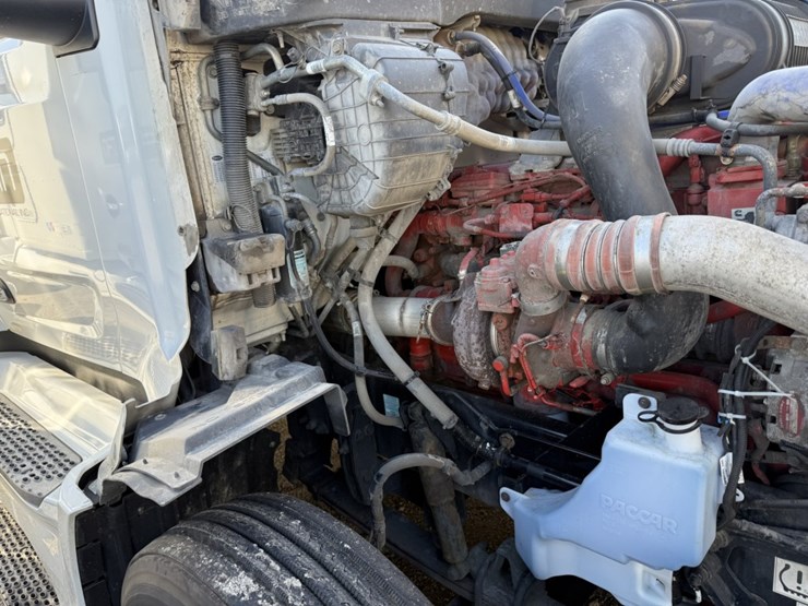 2022-peterbilt-579-image-23