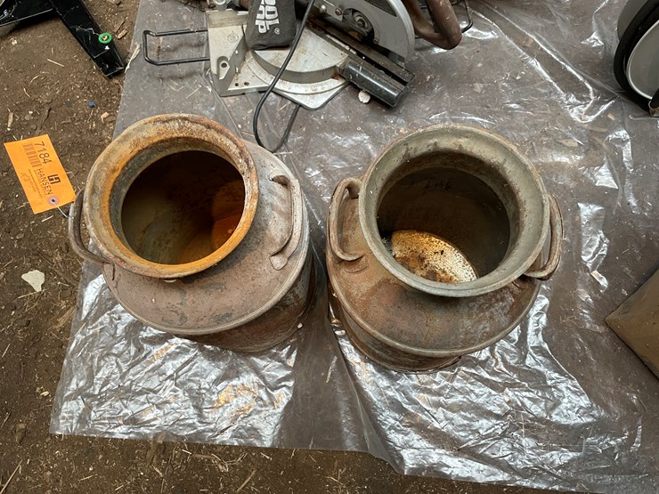 #7184-•-(2)-metal-milk-cans-image-3