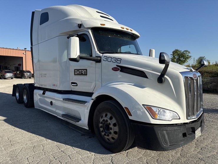 2022-peterbilt-579-image-7