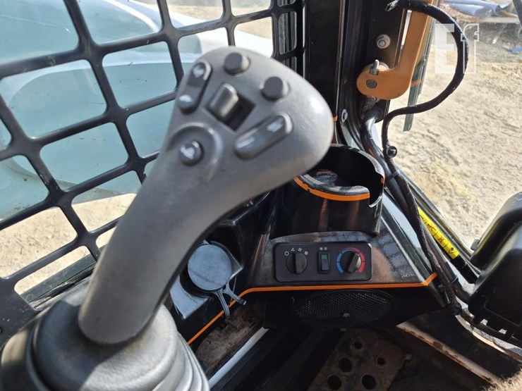 2014-bobcat-t650-image-18