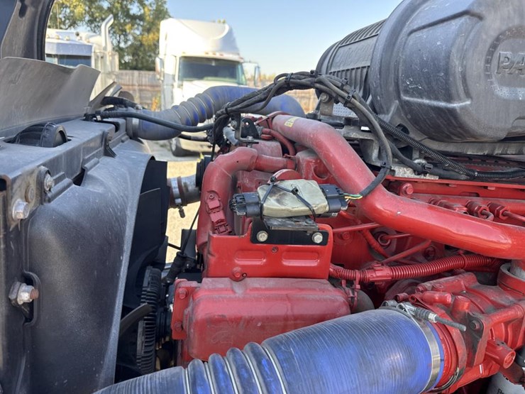 2022-peterbilt-579-image-16