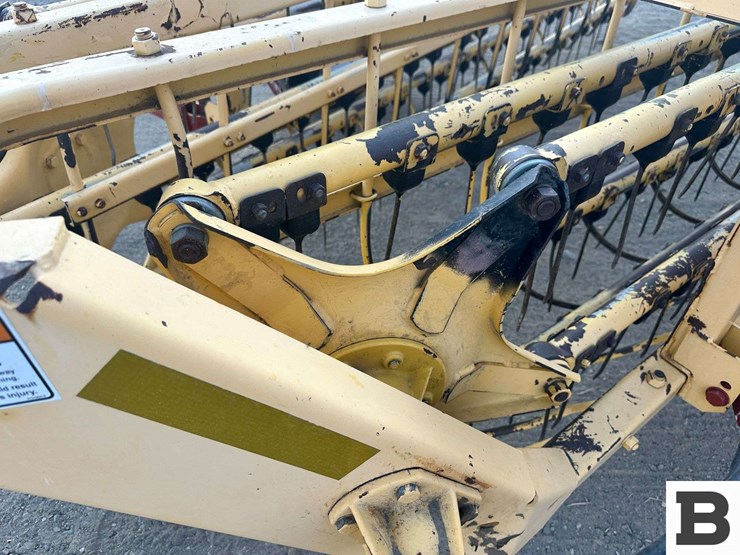new-holland-216-image-19