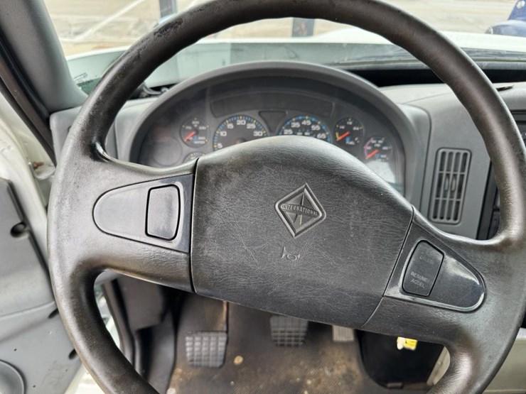 2004-international-durastar-4400-image-52
