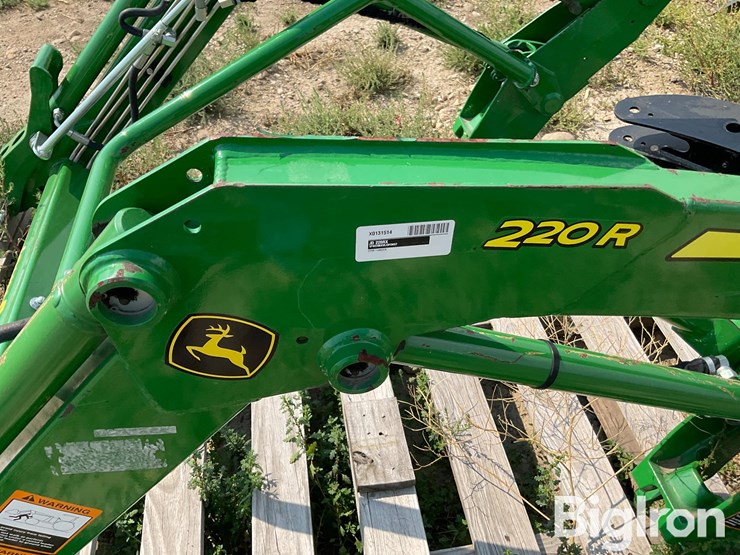 2020-john-deere-220r-image-17