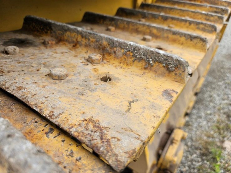 2015-caterpillar-d2-image-21