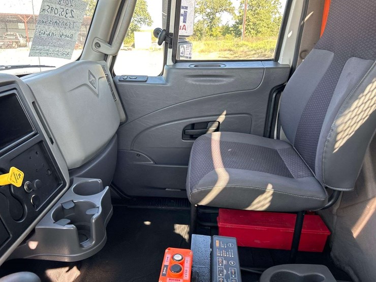 2018-international-durastar-4300-image-18