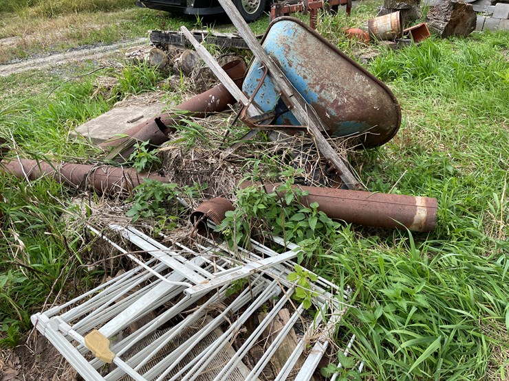 #7121-•-lot-of-scrap-and-concrete-slabs-image-4