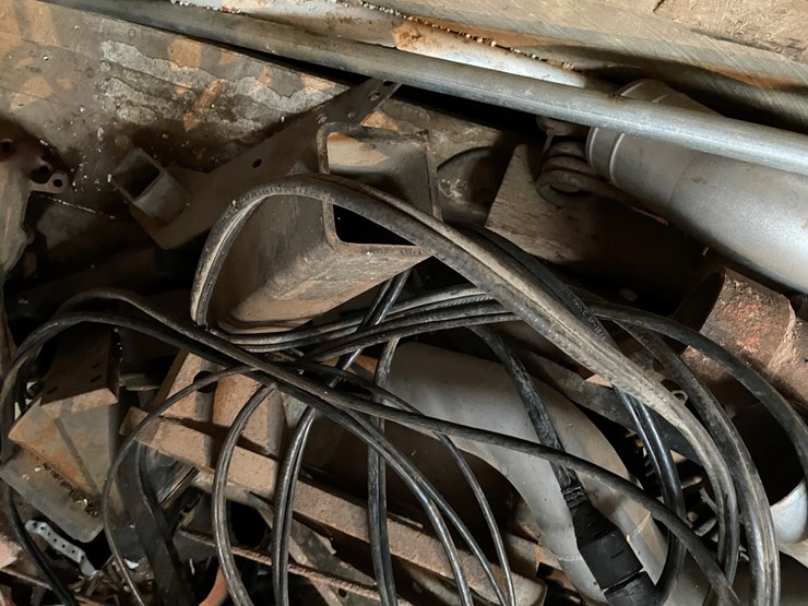 #7193-•-pile-of-various-metal-image-12