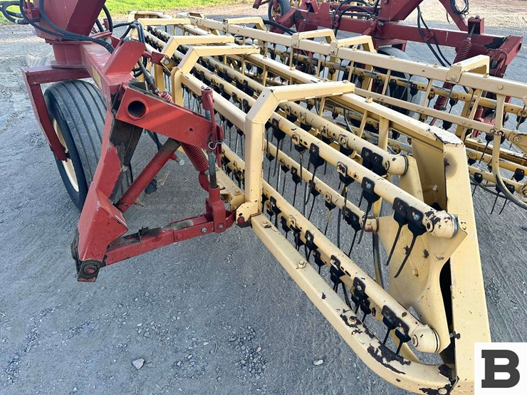 new-holland-216-image-25