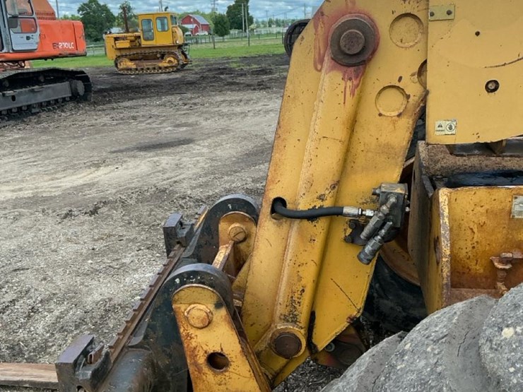 caterpillar-th82-image-16