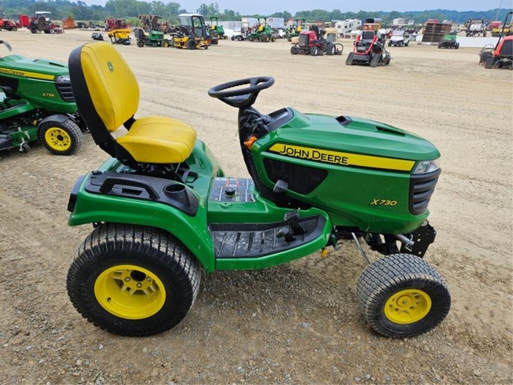 john-deere-x730-image-6