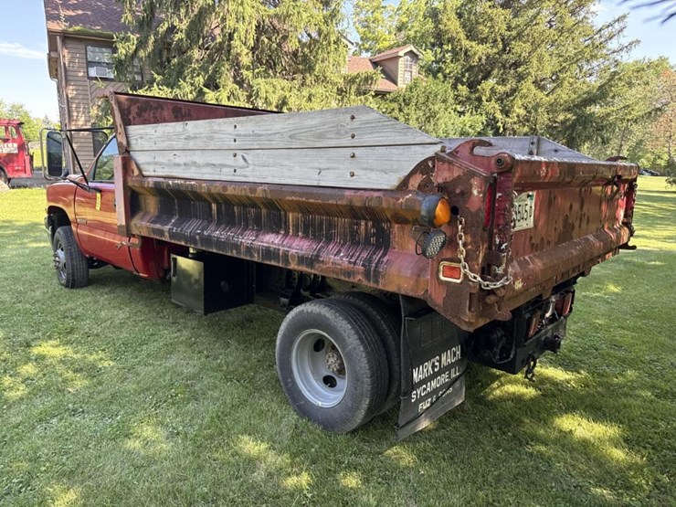 2001-chevrolet-3500-image-3