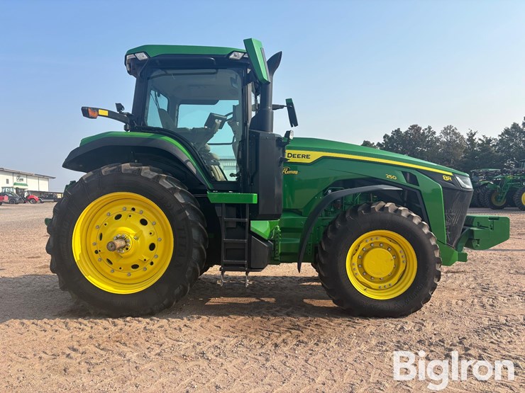 2024-john-deere-8r-250-image-4