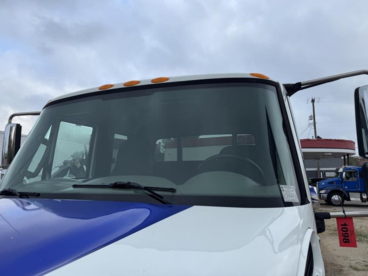 2017-international-durastar-4300-image-8
