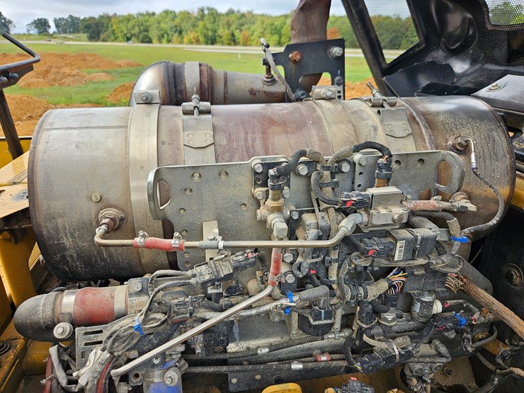 2017-caterpillar-336f-image-38