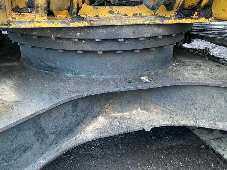 deere-200-lc-image-45