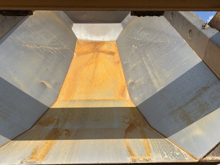 caterpillar-745-image-96